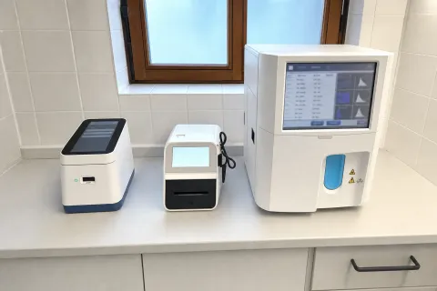 Laborgeräte für Blutbild und Klinische Chemie